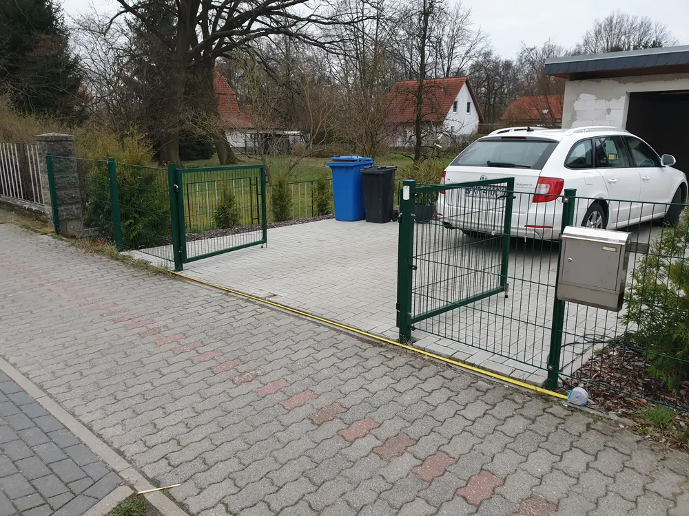 Geschweißter Stahlzaun - vorher