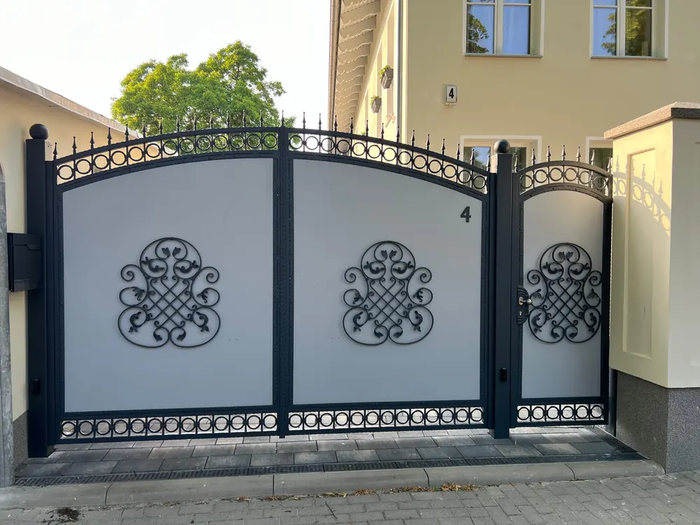 Geschmiedete Tore - nachher